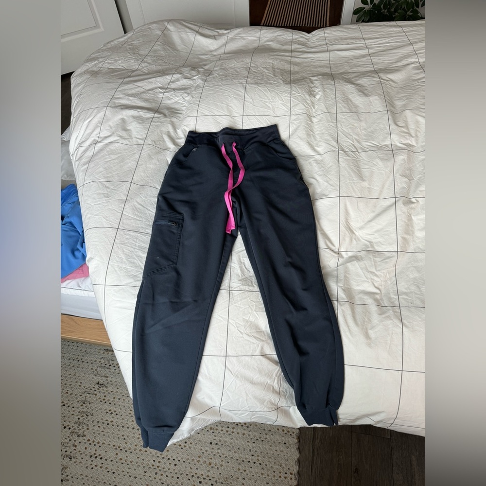 Figs charcoal jogger scrub pants